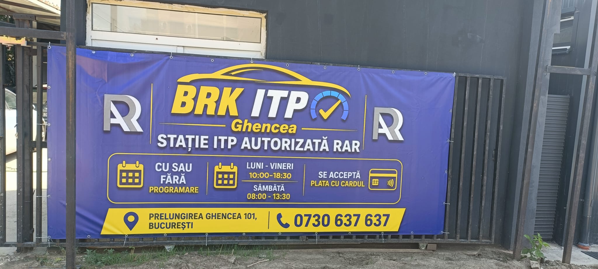 Bannerul BRK ITP Ghencea de la intrarea în stație: stație ITP autorizată RAR, program și telefon